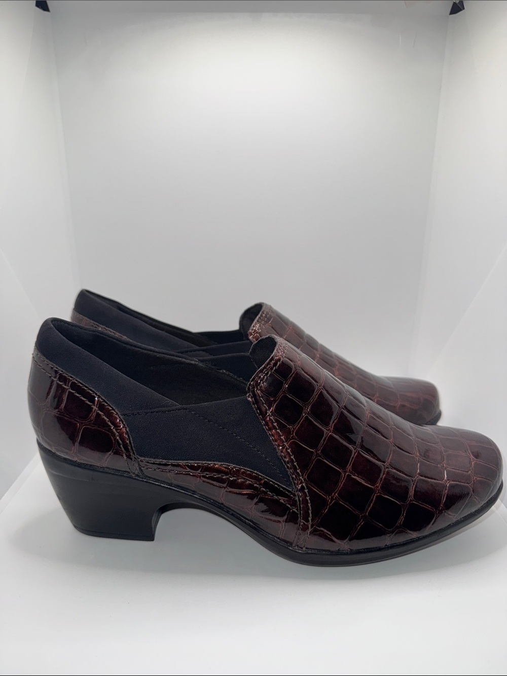 Clarks Emily Amelia Loafers Women's US 8.5 W Brown Croc Patent Shoes